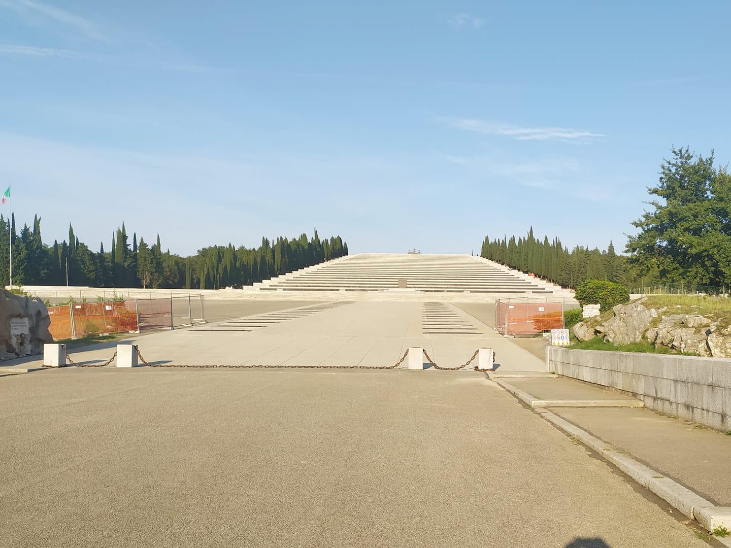 Copertina per Chiude nuovamente il Sacrario Militare di Redipuglia